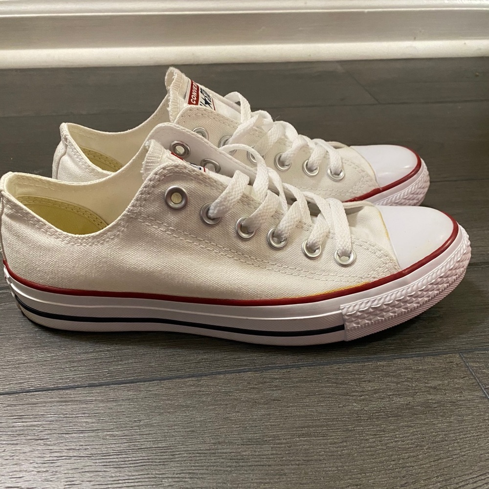BRAND NEW White Low Top Converse Sneakers